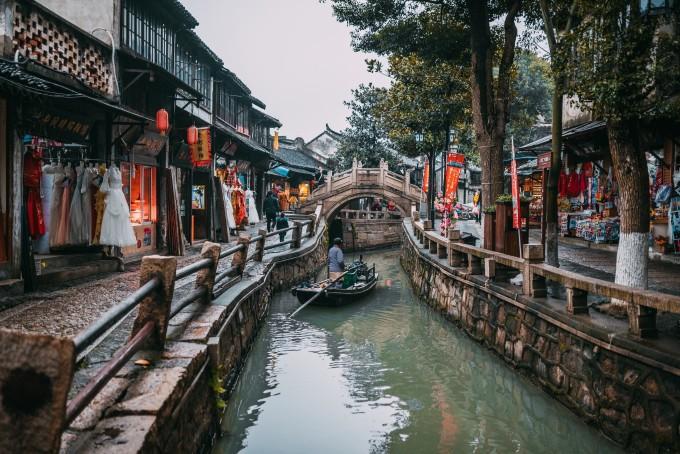 旋转的圆球